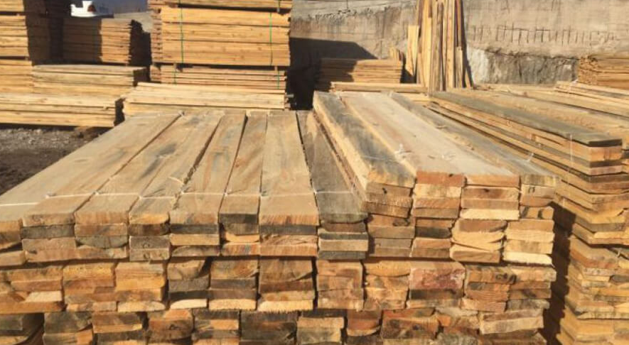 Çıkma inşaat kerestesi temiz kalıp kerestesi bol miktarda temiz tahta