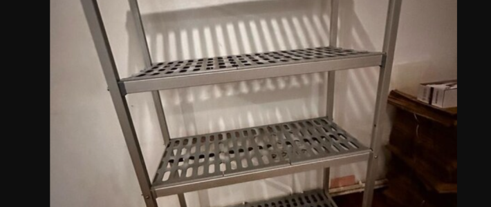 2.el 4 Katlı Aluminyum Delikli İstif Rafı 107 x 170 cm sağlam durumda